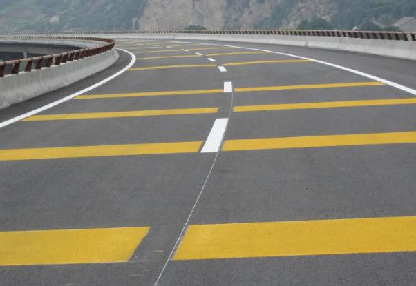 冬天道路標(biāo)線進(jìn)行施工，應(yīng)該注意這些事項！
