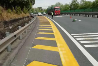 十堰恐龍化工創(chuàng)新驅(qū)動(dòng)，引領(lǐng)道路標(biāo)線漆生產(chǎn)新高度